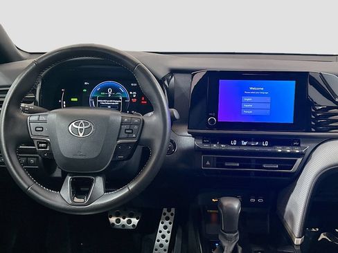 Used 2025 Toyota Camry SE w/ Convenience Package FWD image 18