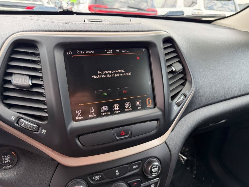 Used 2015 Jeep Cherokee Latitude w/ Comfort/Convenience Group FWD image 34