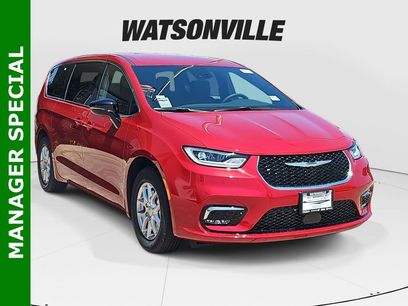 New 2025 Chrysler Pacifica Select