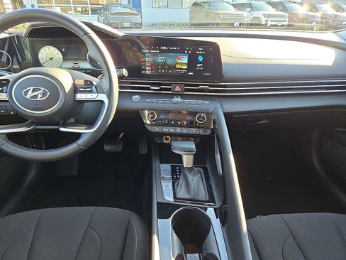 Certified 2023 Hyundai Elantra SEL w/ Convenience Package image 10