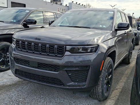 New 2026 Jeep Grand Cherokee Altitude image 3