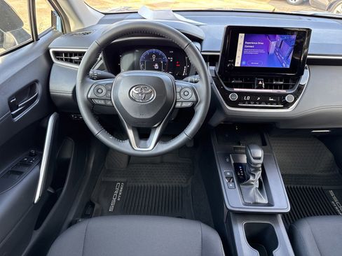 Used 2026 Toyota Corolla Cross LE image 15