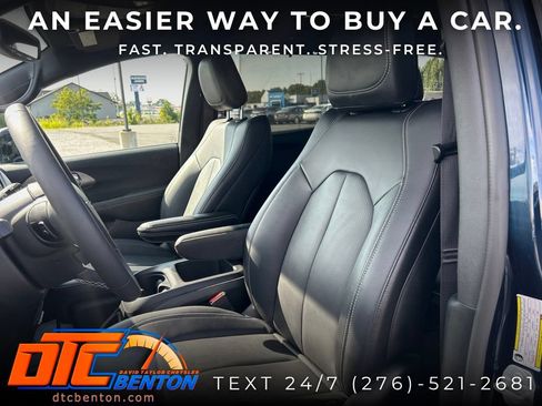 Used 2025 Chrysler Pacifica Select FWD image 9