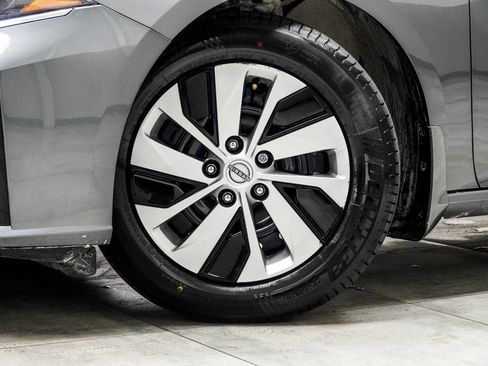 Used 2024 Nissan Altima 2.5 S FWD image 3