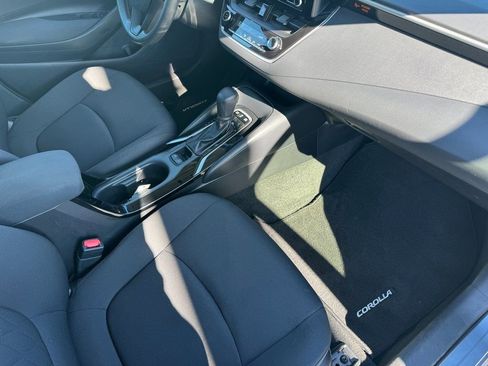 Used 2022 Toyota Corolla LE image 14