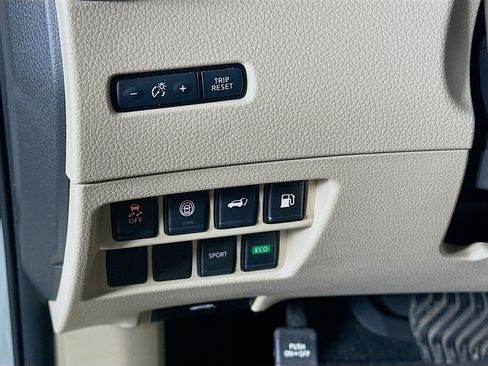 Used 2020 Nissan Rogue SV image 17