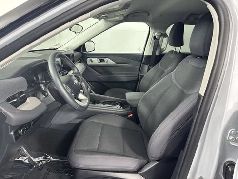 Used 2026 Ford Explorer Active AWD/4WD image 4