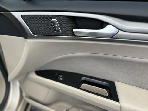 Used 2017 Ford Fusion SE image 29