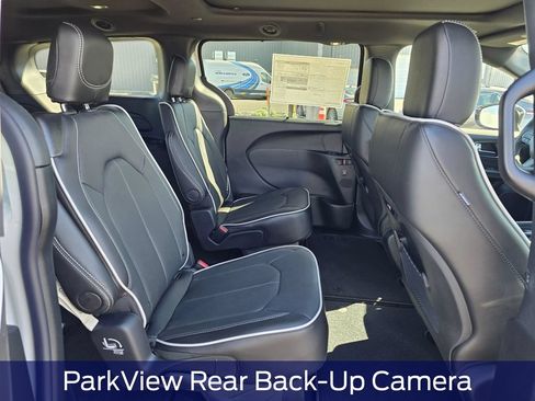 New 2027 Chrysler Pacifica Limited AWD/4WD image 15