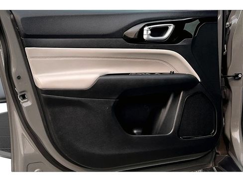 Certified 2023 Jeep Compass Limited AWD/4WD image 32