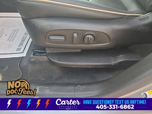 Used 2023 Chevrolet Traverse Premier FWD image 16
