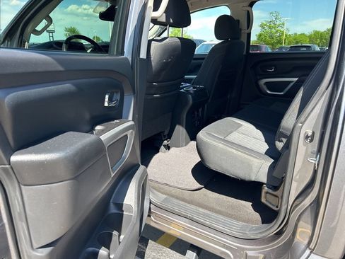Used 2018 Nissan Titan SV w/ SV Convenience Package AWD/4WD image 34