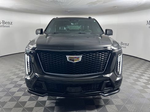 Used 2025 Cadillac Escalade V AWD/4WD image 2