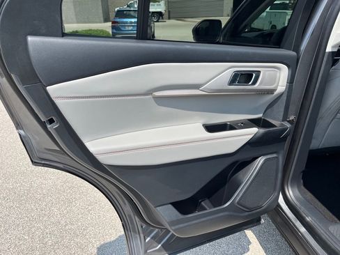 Used 2025 Ford Explorer Active w/ Active Comfort Package image 23