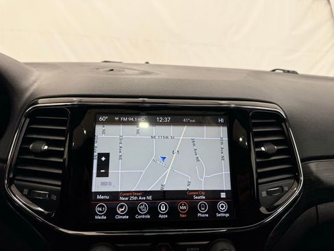 Used 2020 Jeep Grand Cherokee Altitude image 36