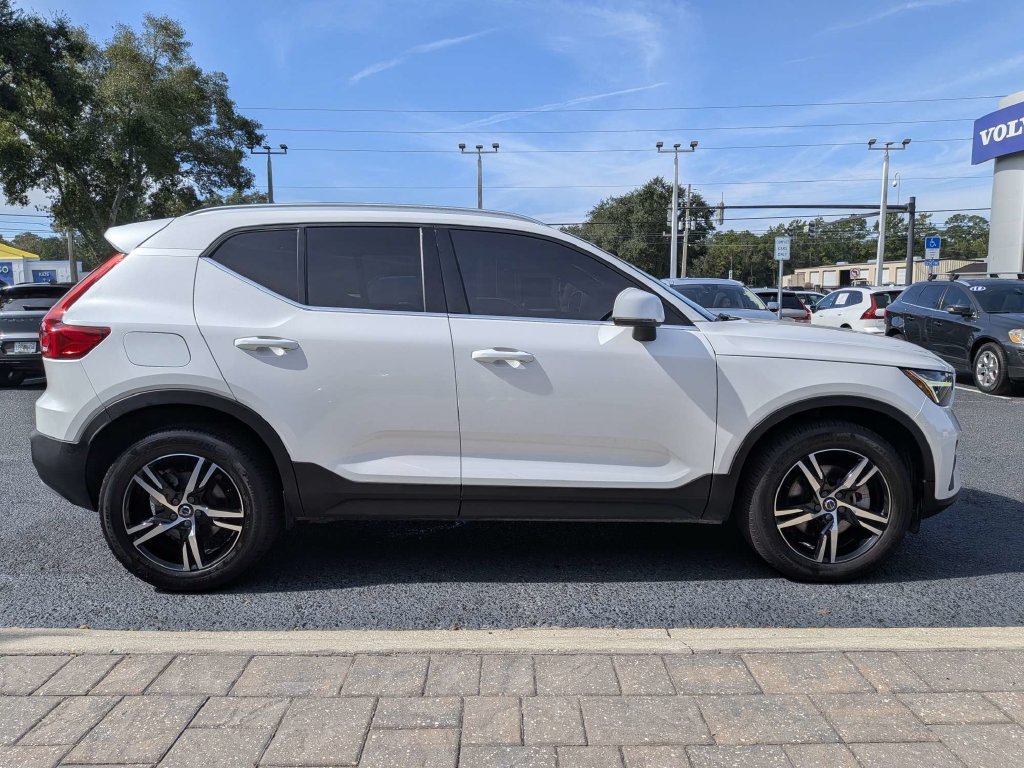 Used 2025 Volvo XC40 B5 Core AWD/4WD image 7