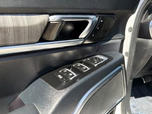 Used 2024 Kia Telluride SX w/ Towing Package AWD/4WD image 9