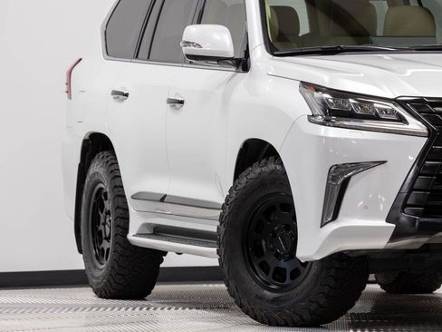 Used 2018 Lexus LX 570 4WD image 2
