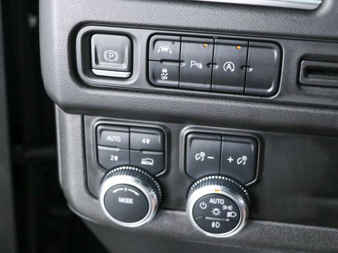 Used 2023 GMC Yukon XL SLT AWD/4WD image 23