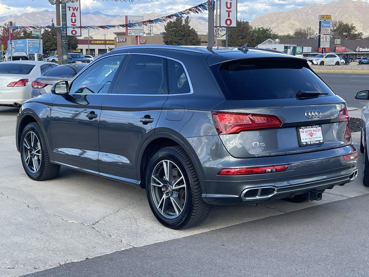 Used 2020 Audi Q5 e Premium Plus w/ Premium Plus Package AWD/4WD image 7