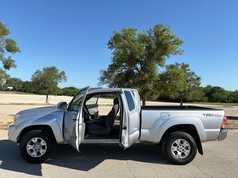 Used 2005 Toyota Tacoma PreRunner RWD image 38