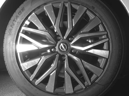 Used 2025 Nissan Altima 2.5 SV image 13