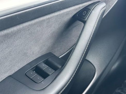 Used 2022 Tesla Model 3 Standard Range image 23