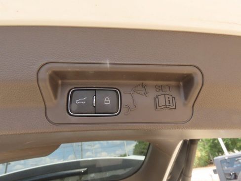 Used 2023 Ford Explorer Platinum w/ Technology Package AWD/4WD image 13