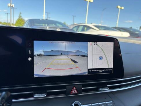 Used 2025 Hyundai Elantra SEL FWD image 24