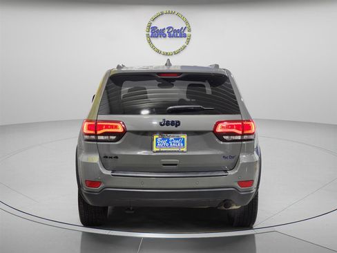 Used 2020 Jeep Grand Cherokee Laredo image 5