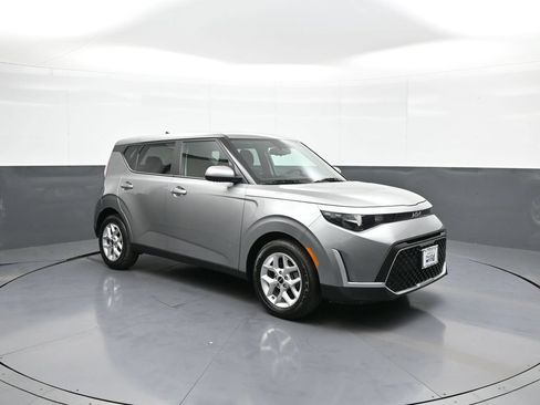 Certified 2023 Kia Soul S FWD image 4