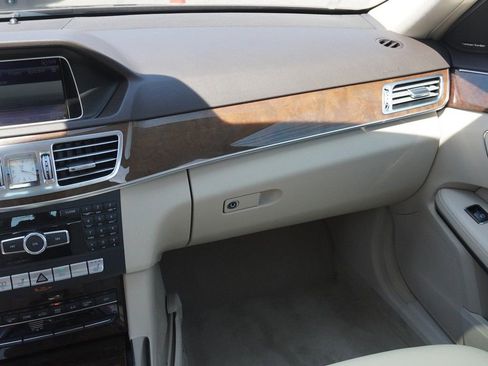Used 2014 Mercedes-Benz E 350 4MATIC Sedan image 34