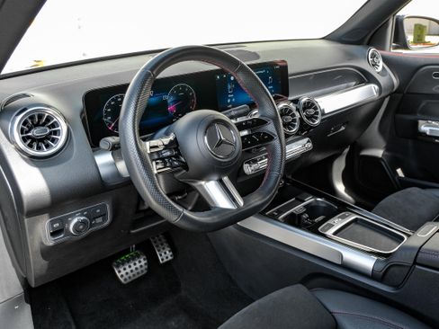 Used 2024 Mercedes-Benz GLB 250 image 2
