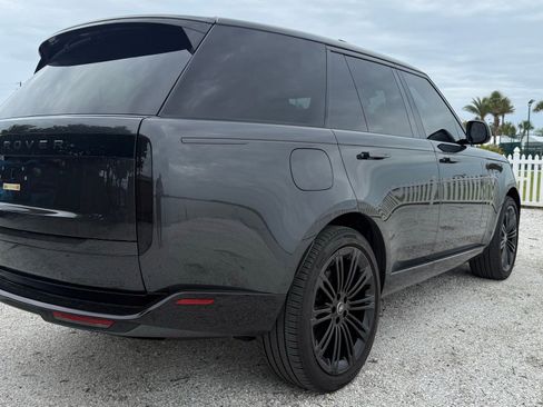 Used 2025 Land Rover Range Rover SE AWD/4WD image 15