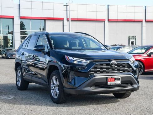 Used 2025 Toyota RAV4 LE AWD/4WD image 3
