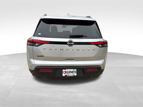 Used 2024 Nissan Pathfinder SV FWD image 9