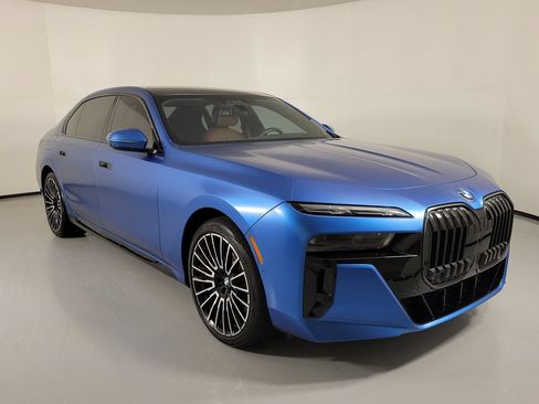 Used 2025 BMW 760i xDrive w/ Executive Package AWD/4WD image 1