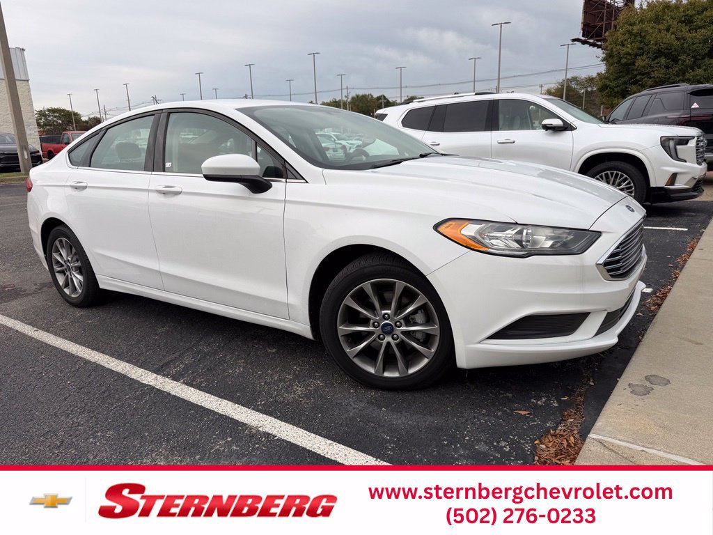 Used 2017 Ford Fusion SE FWD image 1
