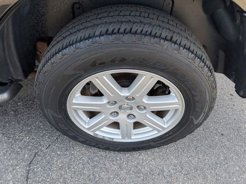 Used 2007 Chrysler Aspen Limited w/ Trailer Tow Group image 9