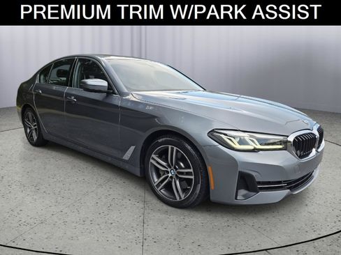 Used 2021 BMW 530i xDrive w/ Premium Package AWD/4WD image 2