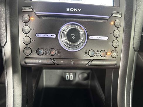 Used 2019 Ford Fusion Titanium image 19