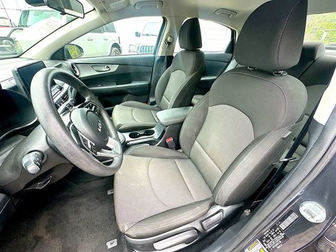 Used 2023 Kia Forte LXS image 13