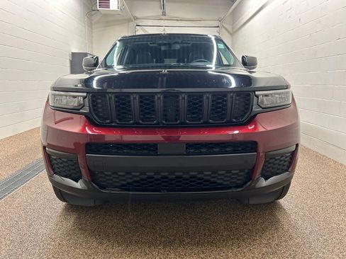 Used 2023 Jeep Grand Cherokee L Limited w/ Black Appearance Package AWD/4WD image 6
