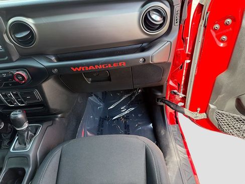 Used 2018 Jeep Wrangler Unlimited Sport S AWD/4WD image 16
