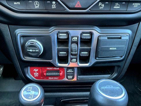 Used 2020 Jeep Gladiator Rubicon image 16