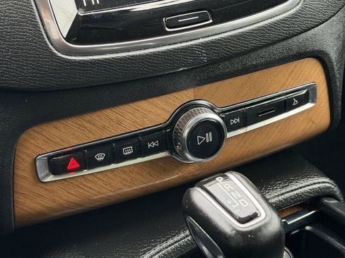Used 2022 Volvo XC90 T6 Momentum w/ Climate Package image 23