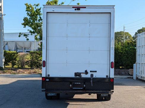 Used 2022 Ford Transit 350 DRW RWD image 5