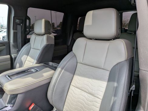 Used 2022 Chevrolet Silverado 1500 ZR2 image 15