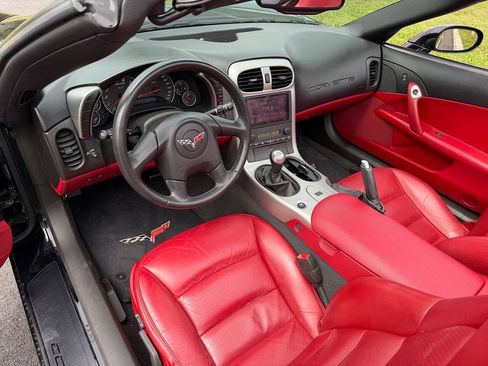 Used 2005 Chevrolet Corvette Convertible RWD image 16