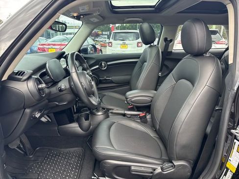 Used 2022 MINI Cooper 2-Door Hardtop FWD image 16